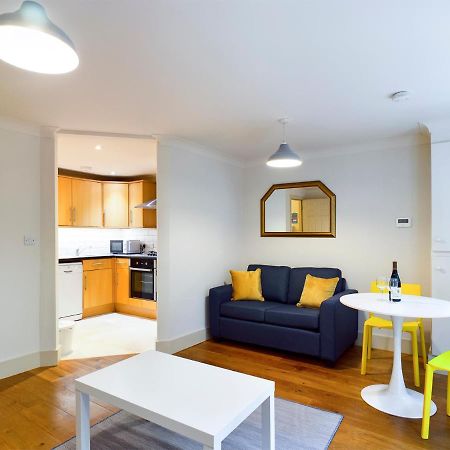 Redhill Town Centre Apartment By Livingo المظهر الخارجي الصورة